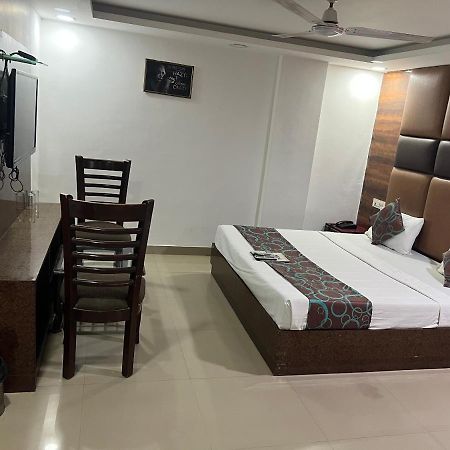 Hotel Le Mount Near Igi Airport Нью-Дели Экстерьер фото