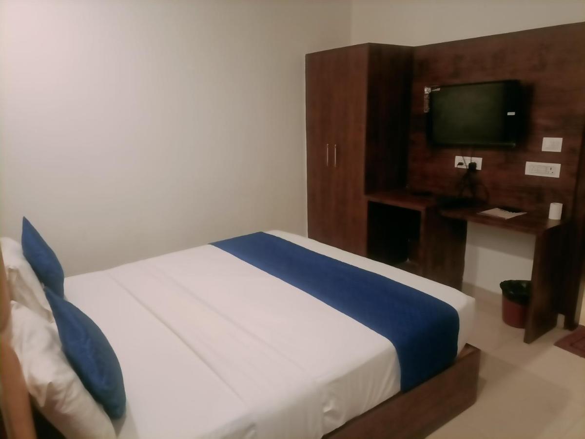 Hotel Le Mount Near Igi Airport Нью-Дели Экстерьер фото