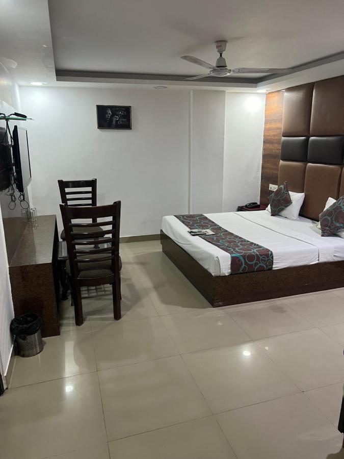 Hotel Le Mount Near Igi Airport Нью-Дели Экстерьер фото