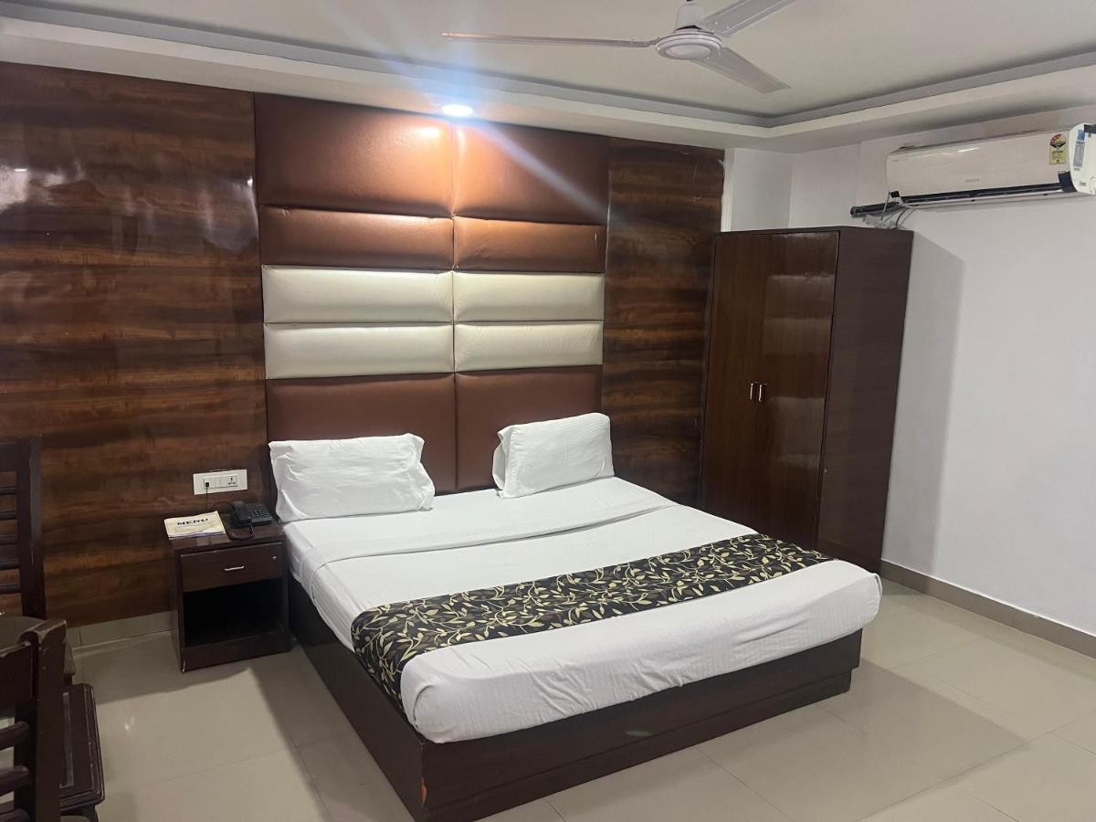 Hotel Le Mount Near Igi Airport Нью-Дели Экстерьер фото