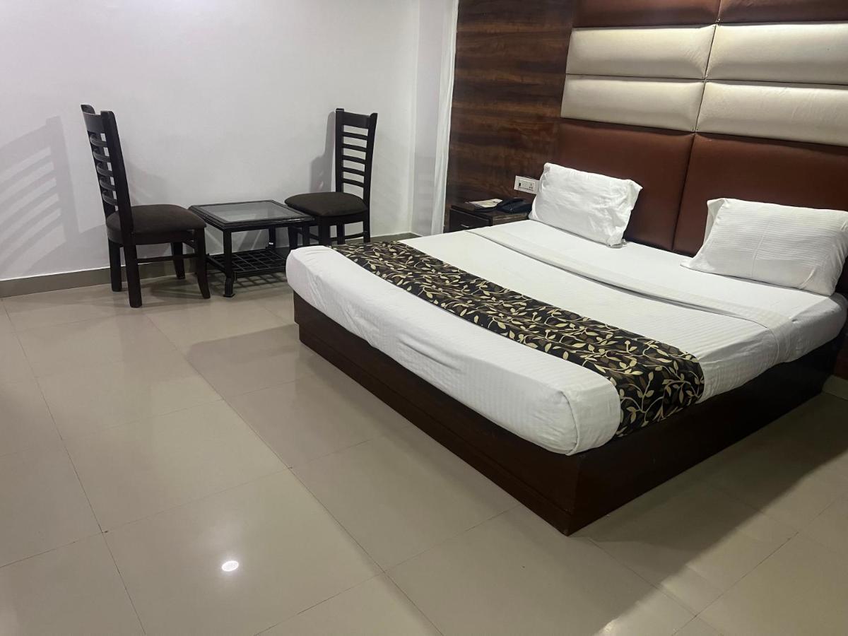 Hotel Le Mount Near Igi Airport Нью-Дели Экстерьер фото